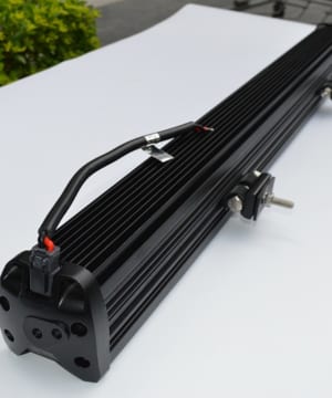 Mặt sau của đèn led bar 6d 150w