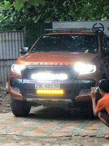 Mặt calang ford ranger độ cùng đèn LED bar 6D