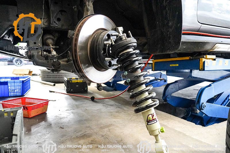 do-giam-xoc-ford-everest-1