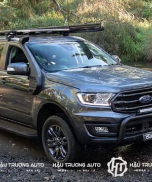 gia-noc-ford-everest