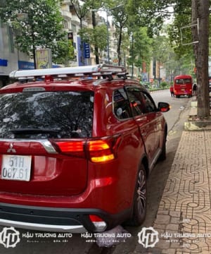 gia-noc-mitsubishi-outlander-3