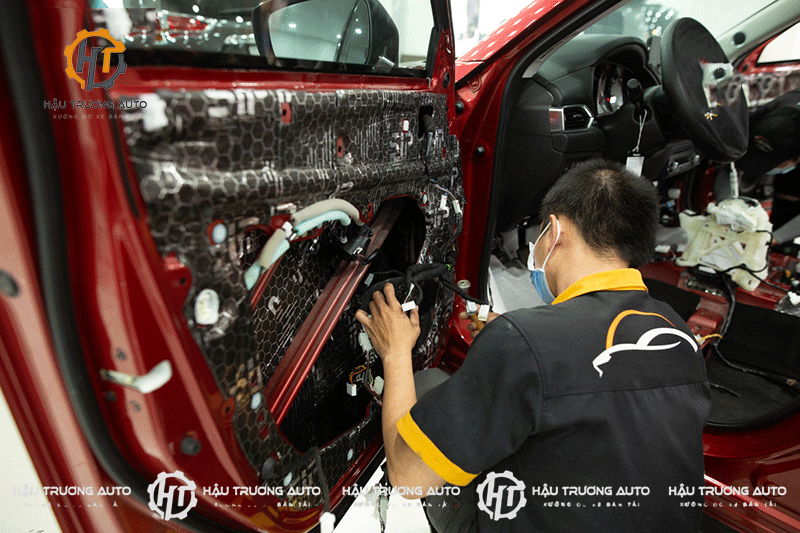 quy-trinh-thi-cong-cach-am-chong-on-xe-oto-mazda-cx5-4