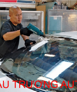 Kĩ thuật viên dán phim cách nhiệt ô tô chính hãng Xpel